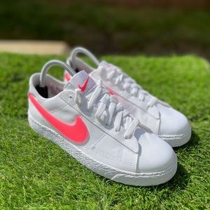 NIKE Blazer Low Pop Neon